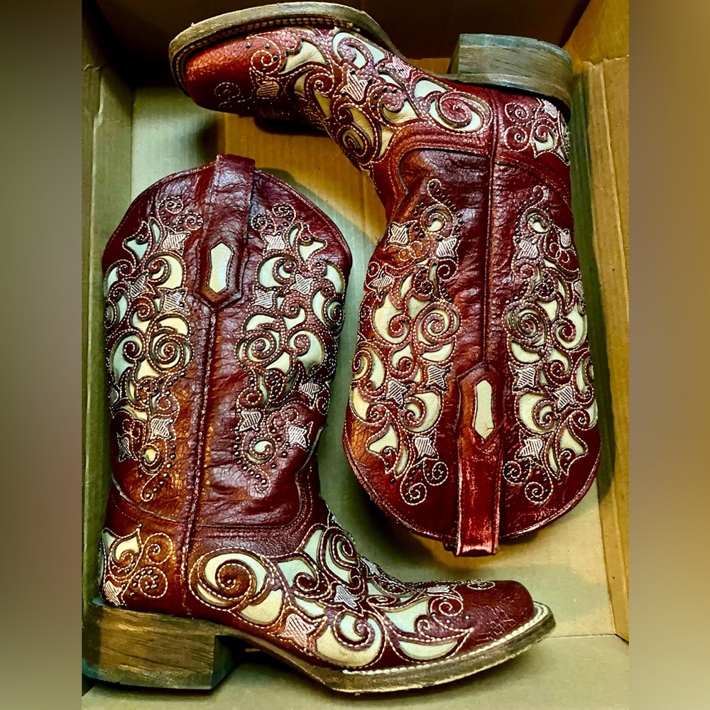 Corral boots size 7.5 like new in footloose red! ♥️